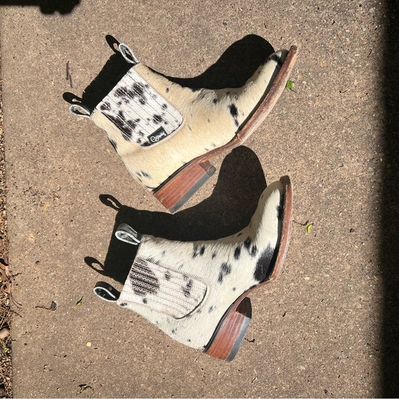 Cowhide Booties - Picture 2 of 3